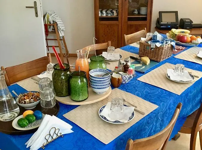 Dakini's Bed & Breakfast 3*